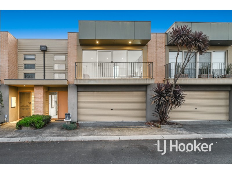 4 Sunline Terrace, Pakenham VIC 3810
