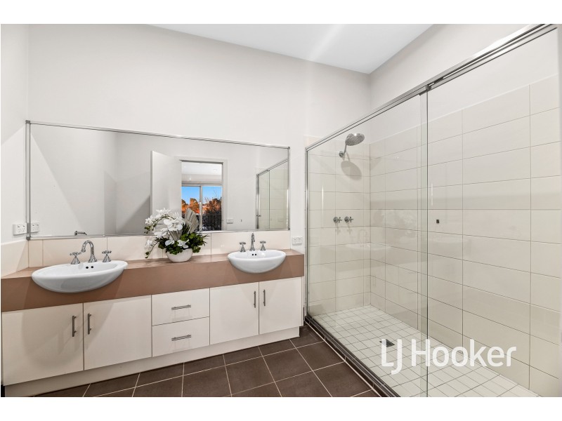 4 Sunline Terrace, Pakenham VIC 3810