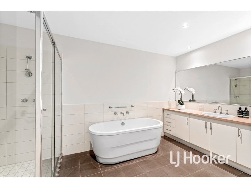 4 Sunline Terrace, Pakenham VIC 3810