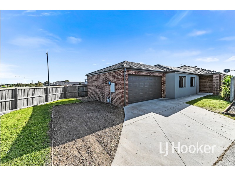 8 Emaleigh Close, Officer VIC 3809