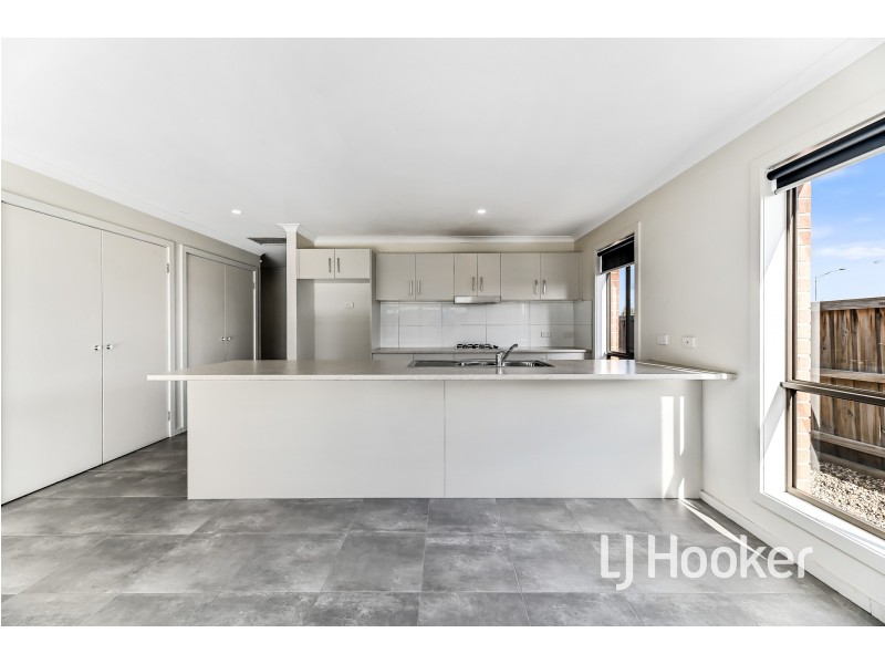 8 Emaleigh Close, Officer VIC 3809