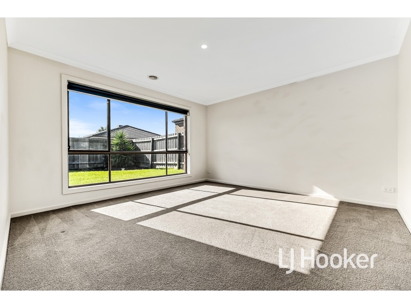 8 Emaleigh Close, Officer VIC 3809