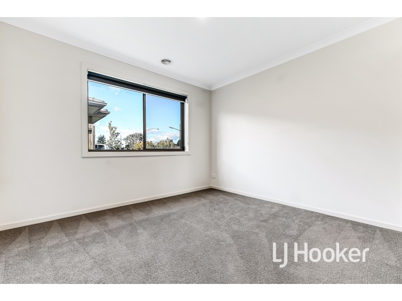 8 Emaleigh Close, Officer VIC 3809