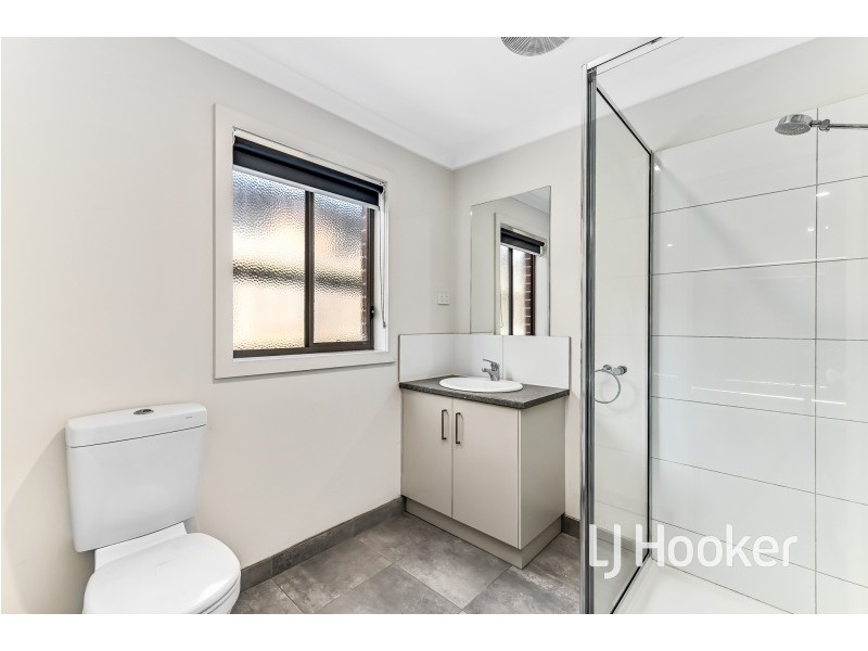 8 Emaleigh Close, Officer VIC 3809