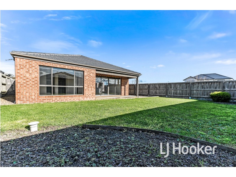 8 Emaleigh Close, Officer VIC 3809