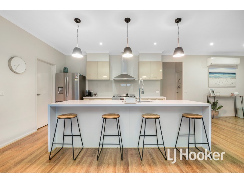 16 Royanne Close, Bunyip VIC 3815