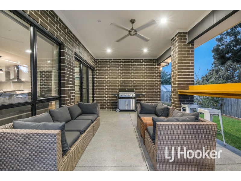 16 Royanne Close, Bunyip VIC 3815