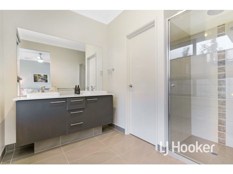 16 Royanne Close, Bunyip VIC 3815
