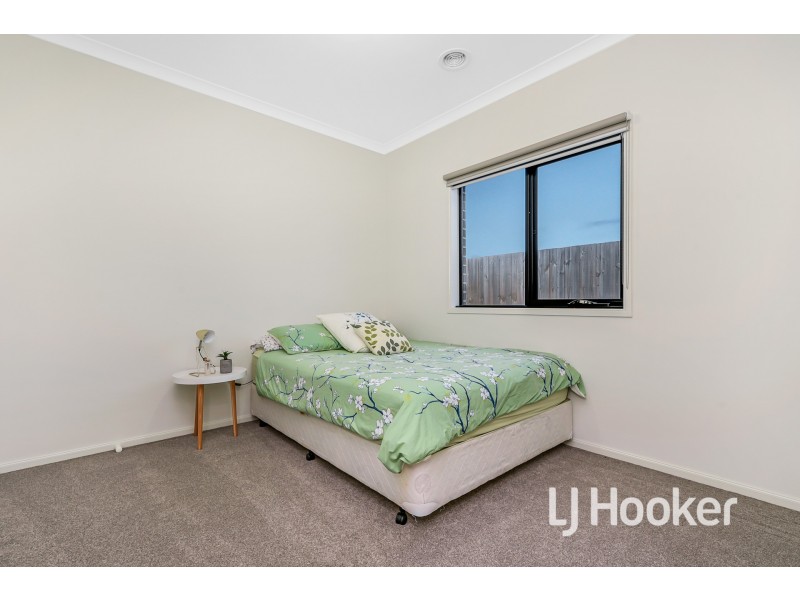 16 Royanne Close, Bunyip VIC 3815