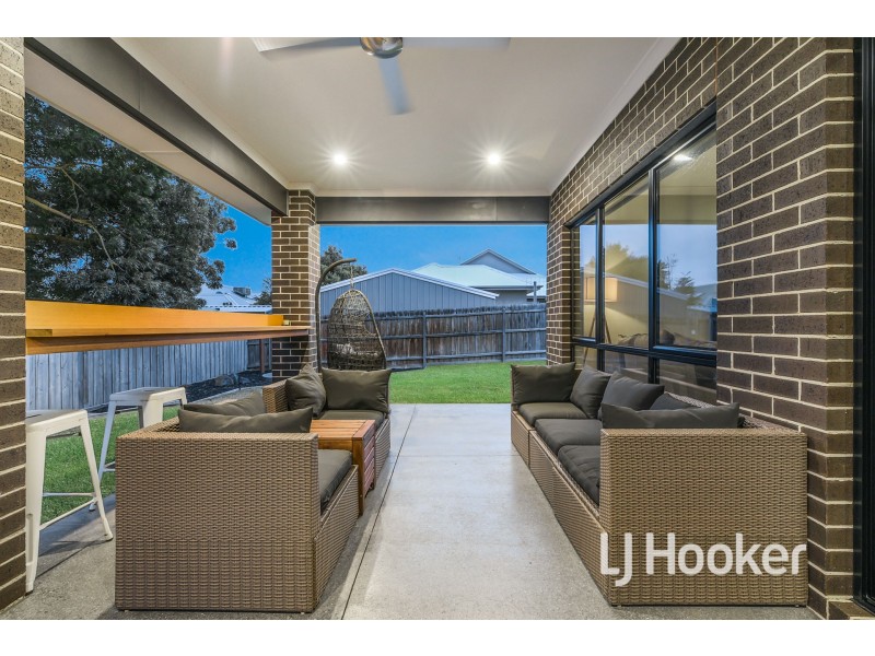 16 Royanne Close, Bunyip VIC 3815