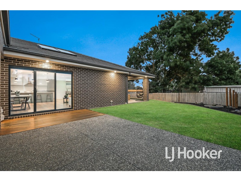16 Royanne Close, Bunyip VIC 3815