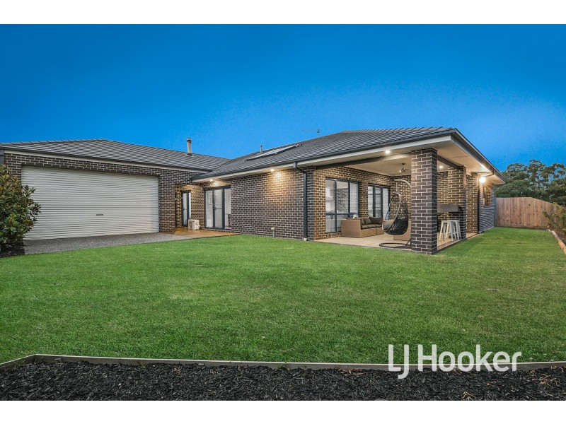 16 Royanne Close, Bunyip VIC 3815
