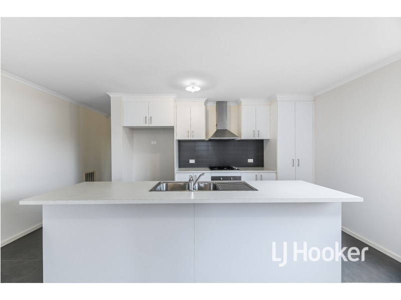 5 Bayview Road, Officer VIC 3809