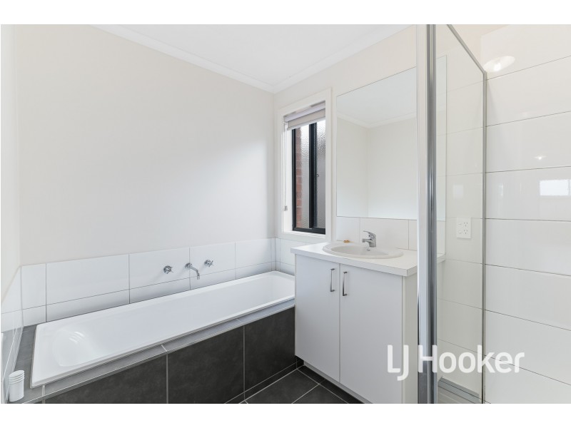 5 Bayview Road, Officer VIC 3809