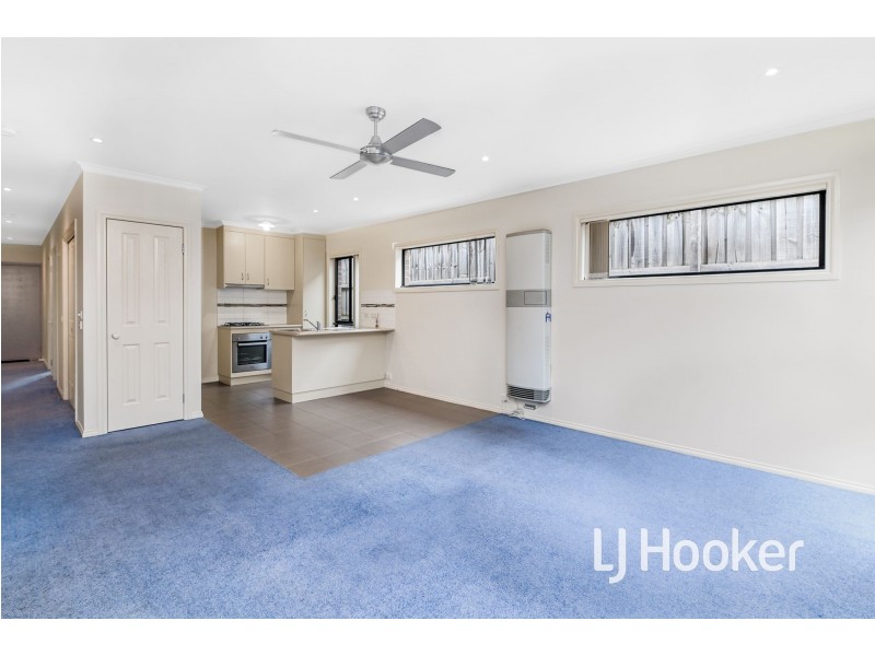 9/103 Army Road, Pakenham VIC 3810