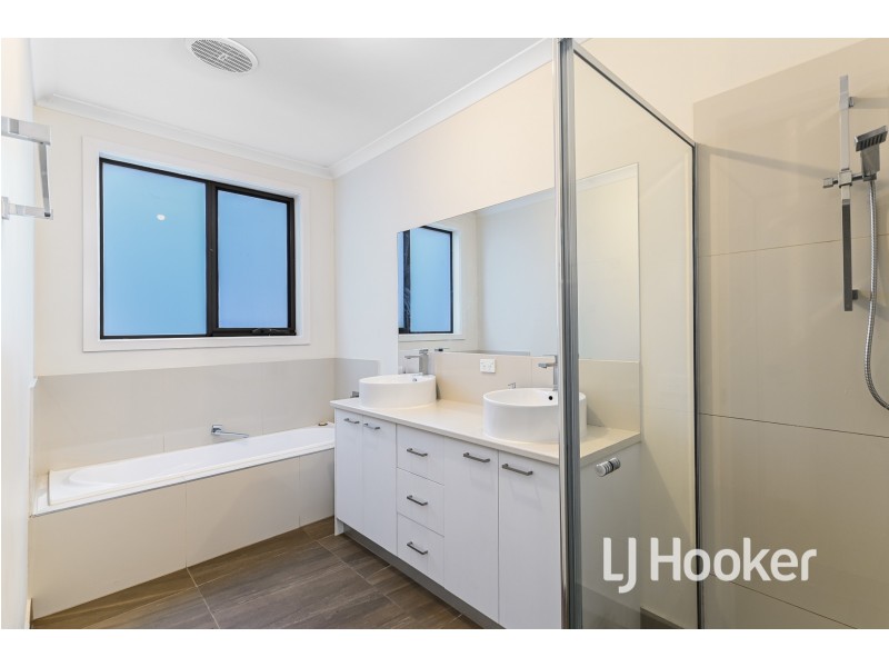 12 Hampstead Street, Pakenham VIC 3810