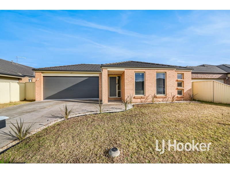14 Lobelia Street, Pakenham VIC 3810