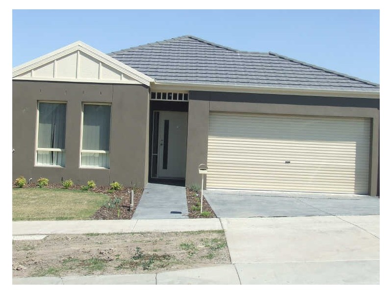 2/124 Ahern Road, Pakenham VIC 3810