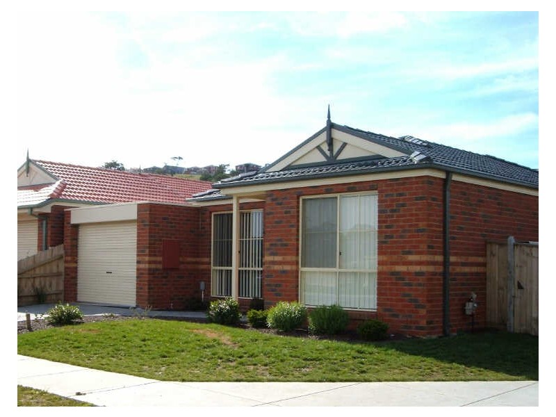 36 Balmoral Way, Pakenham VIC 3810