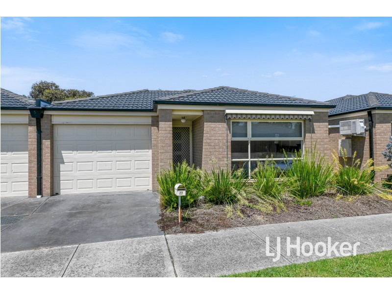 27 Webster Way, Pakenham VIC 3810