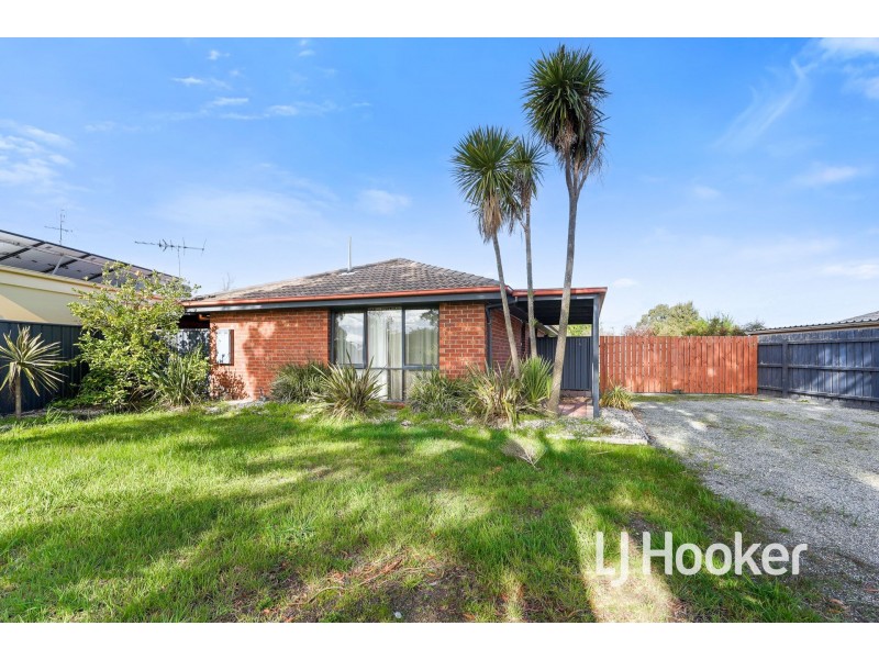 6 Bridle Place, Pakenham VIC 3810