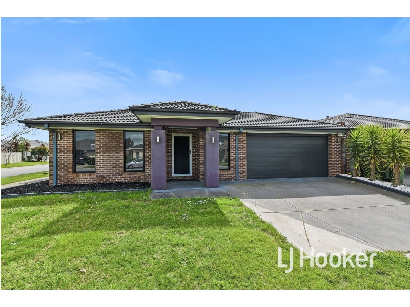 11 Creekview Avenue, Pakenham VIC 3810