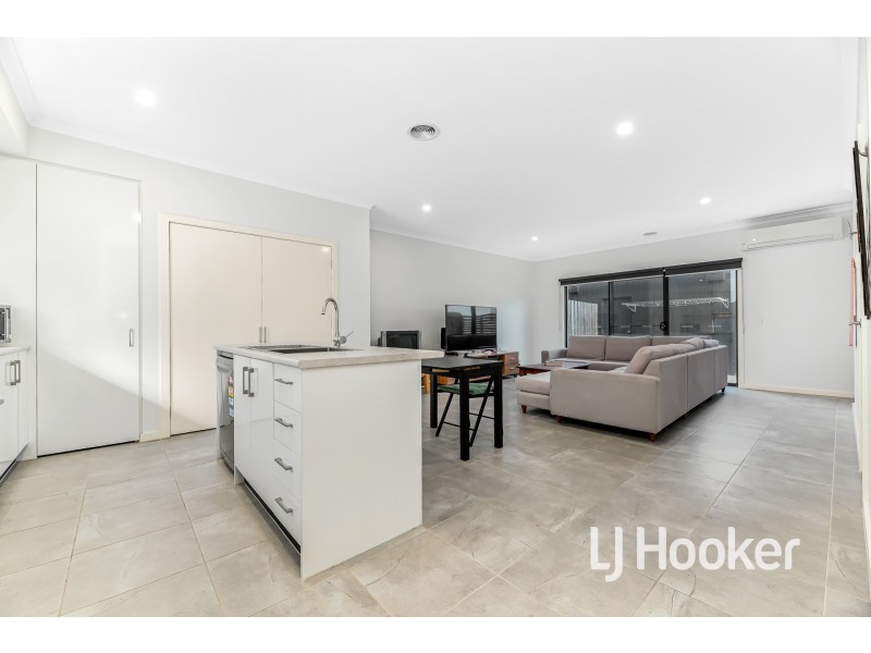 14 Kanuri Way, Pakenham VIC 3810