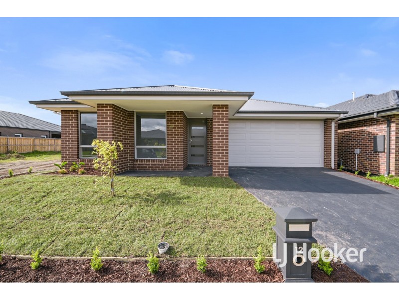 12 Petaluma Crescent, Officer VIC 3809