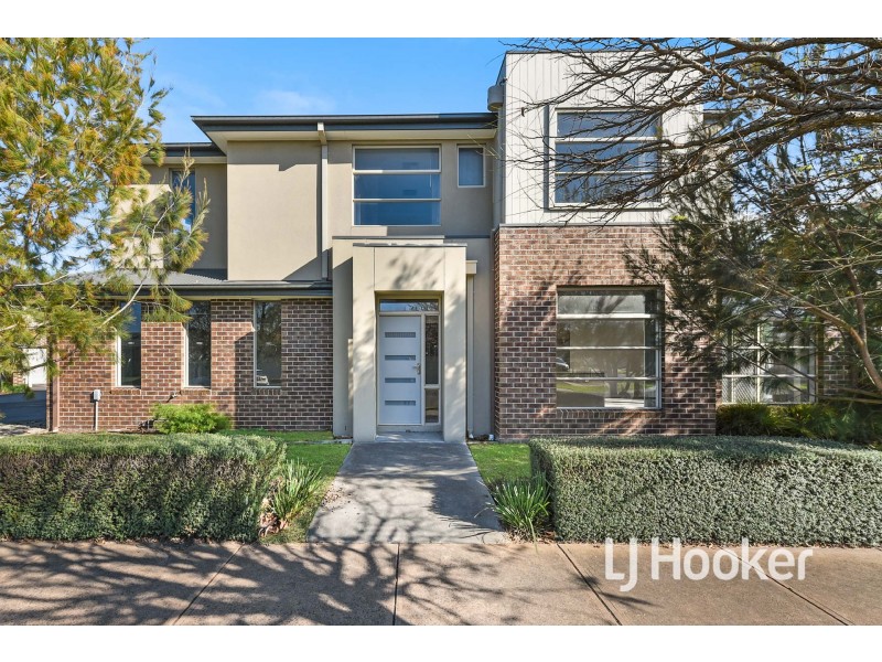 1/16-20 Honeysuckle Close, Pakenham VIC 3810