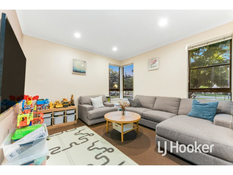 2 Harlesden Circuit, Pakenham VIC 3810