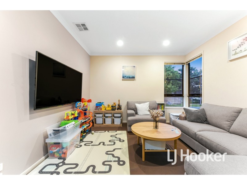 2 Harlesden Circuit, Pakenham VIC 3810