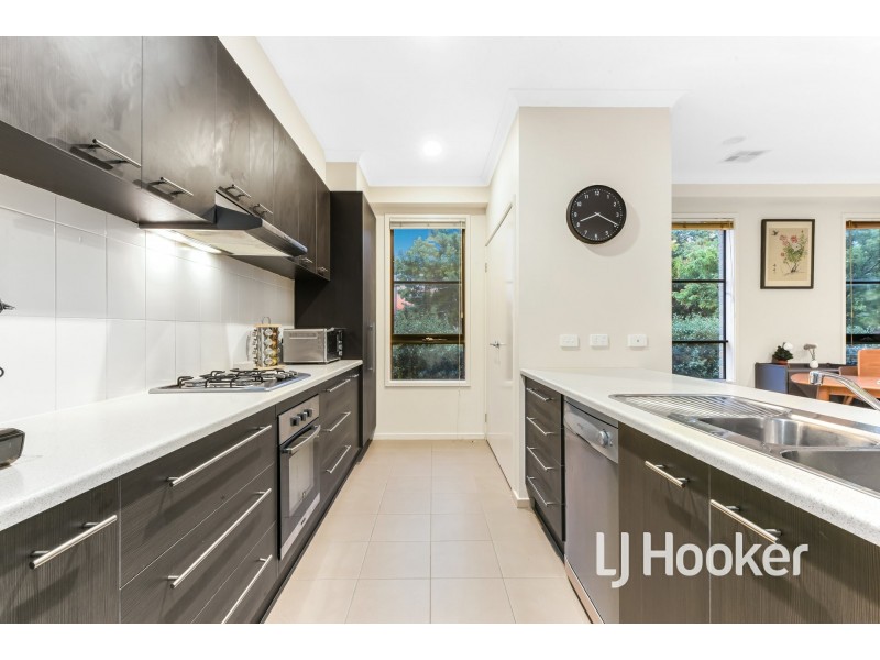 2 Harlesden Circuit, Pakenham VIC 3810
