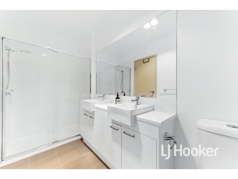 2 Harlesden Circuit, Pakenham VIC 3810