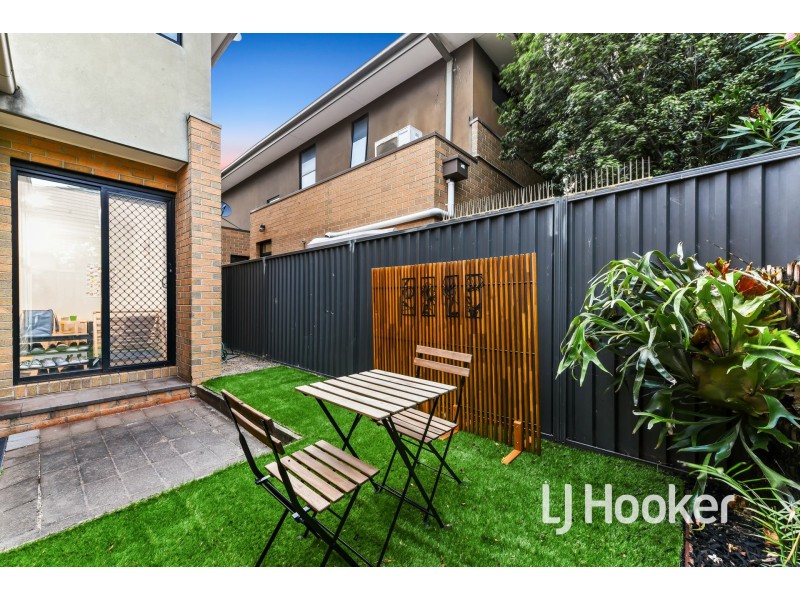 2 Harlesden Circuit, Pakenham VIC 3810