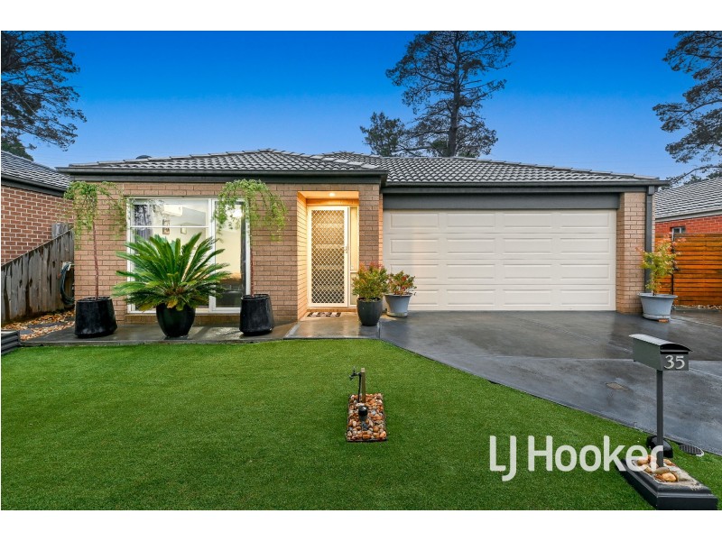 35 Melissa Way, Pakenham VIC 3810