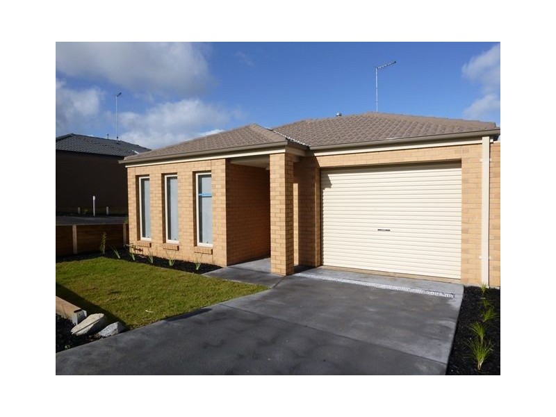 5 Springwater Drive, Drouin VIC 3818