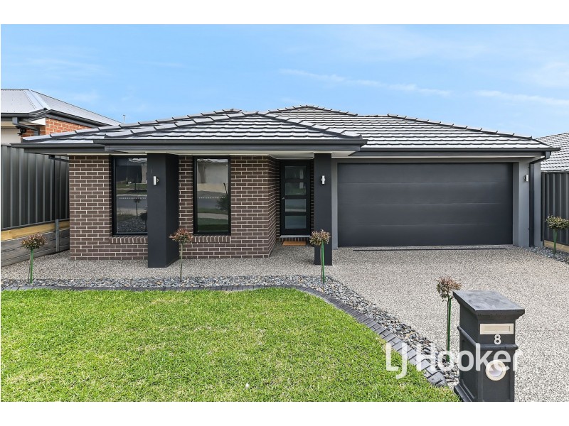 8 Morzine Way, Pakenham VIC 3810