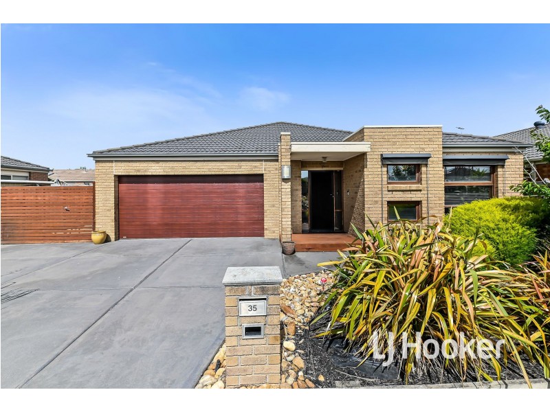 35 Greendale Boulevard, Pakenham VIC 3810