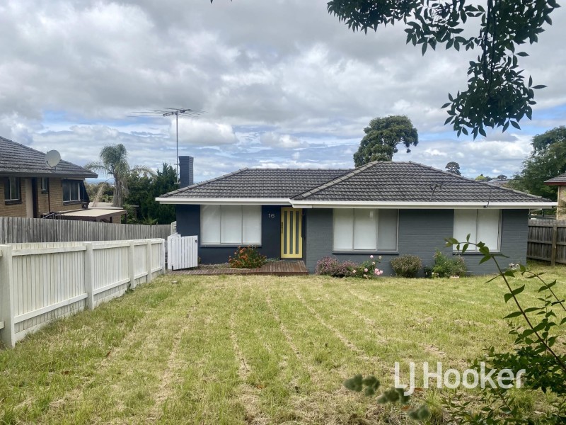 16 Gardenia Street, Pakenham VIC 3810