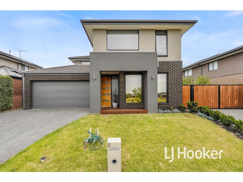 5 Medlow Way, Clyde North VIC 3978