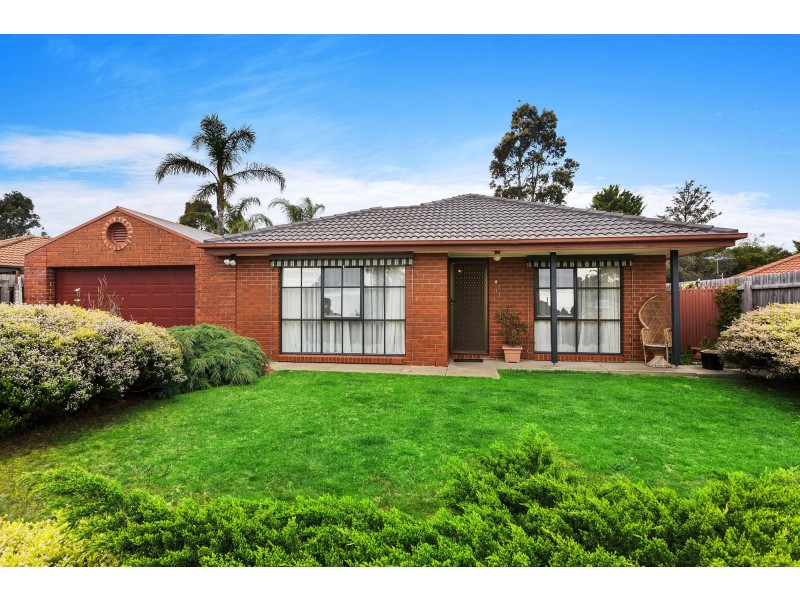 17 Cyprus Place, Pakenham VIC 3810