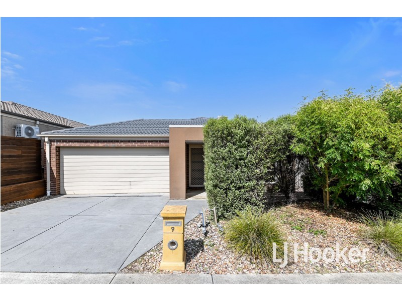 9 Hamish Avenue, Pakenham VIC 3810