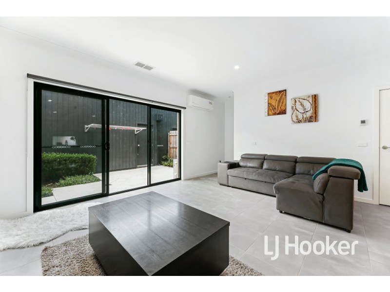 3 Valrena Way, Pakenham VIC 3810