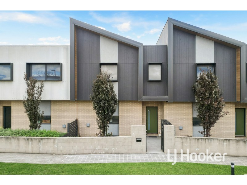 3 Valrena Way, Pakenham VIC 3810