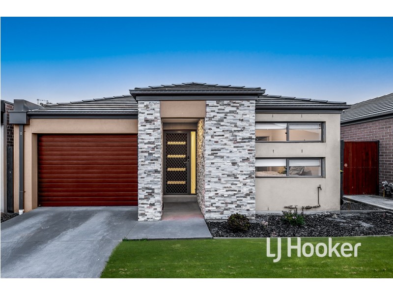 8 Etonian Street, Officer VIC 3809