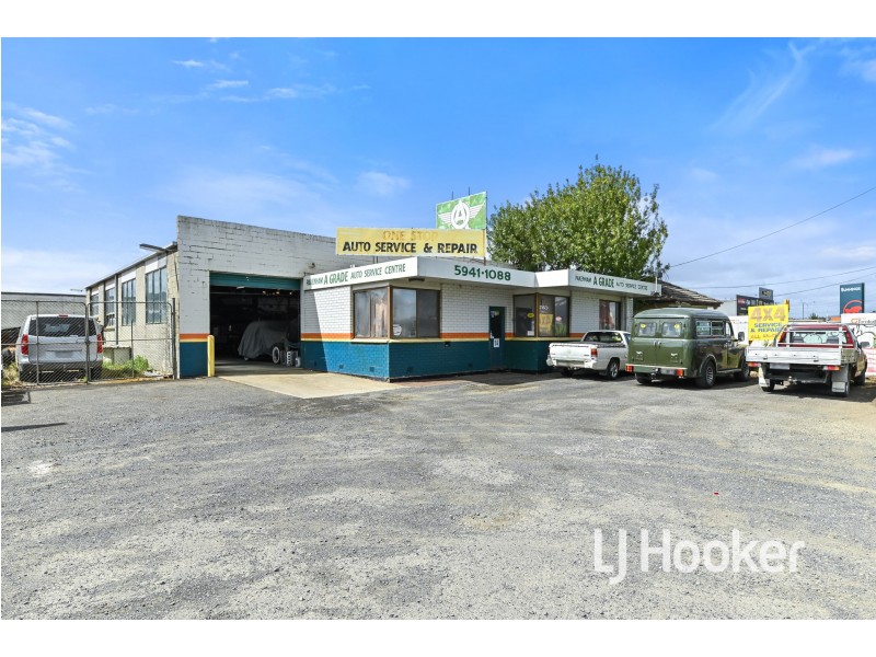 14 Racecourse Road, Pakenham VIC 3810