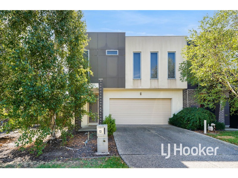 13 Albatross Drive, Pakenham VIC 3810
