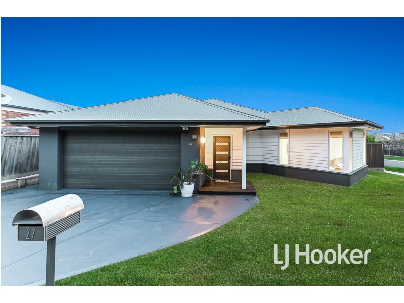 27 Landy Circuit, Pakenham VIC 3810