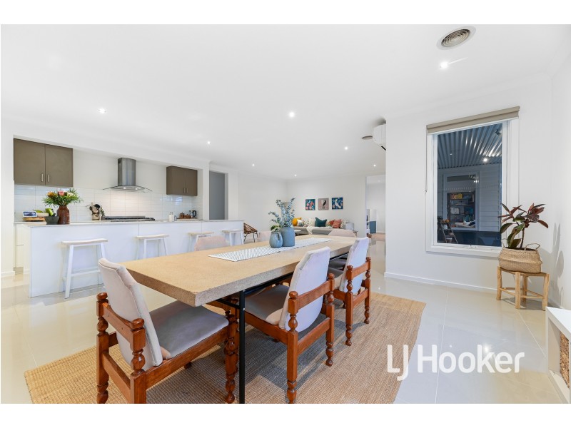 27 Landy Circuit, Pakenham VIC 3810