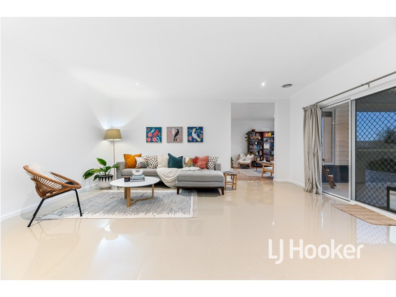 27 Landy Circuit, Pakenham VIC 3810